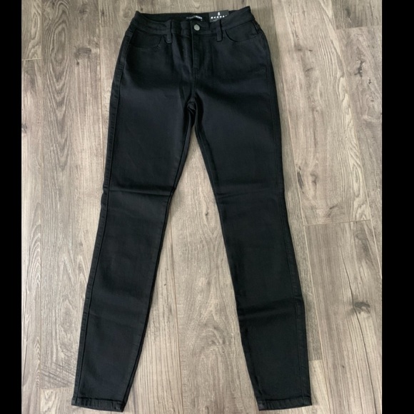 BRAND NEW - FashionNova Black Jeans (Size 5) - Picture 2 of 4